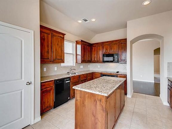 5th image of 460 Commonwealth Dr