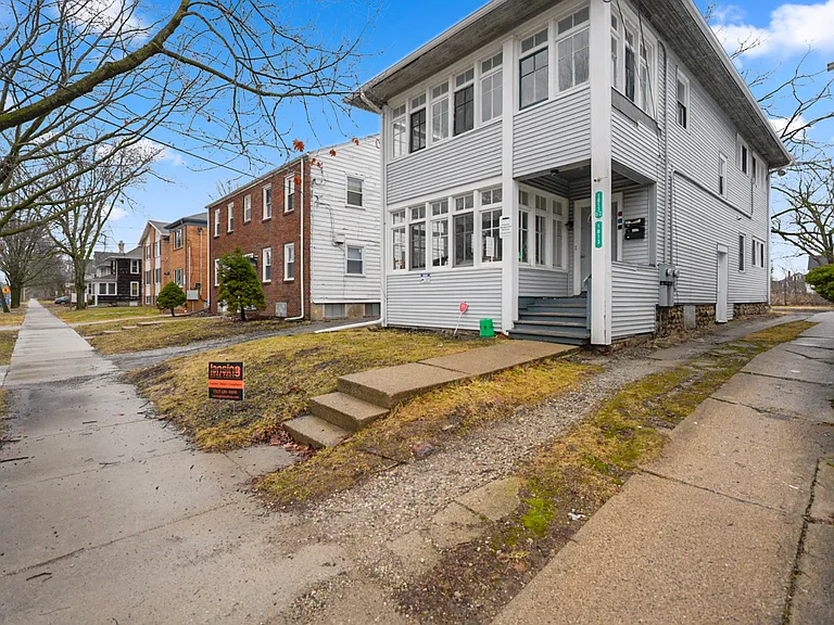 1013 W Shiawassee St #2 — Photo 10