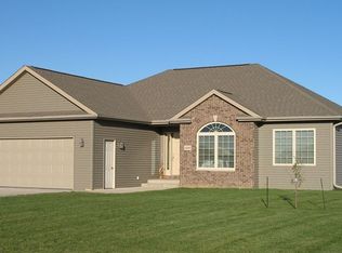 1410 Windham Hill Dr, Riverside, IA 52327