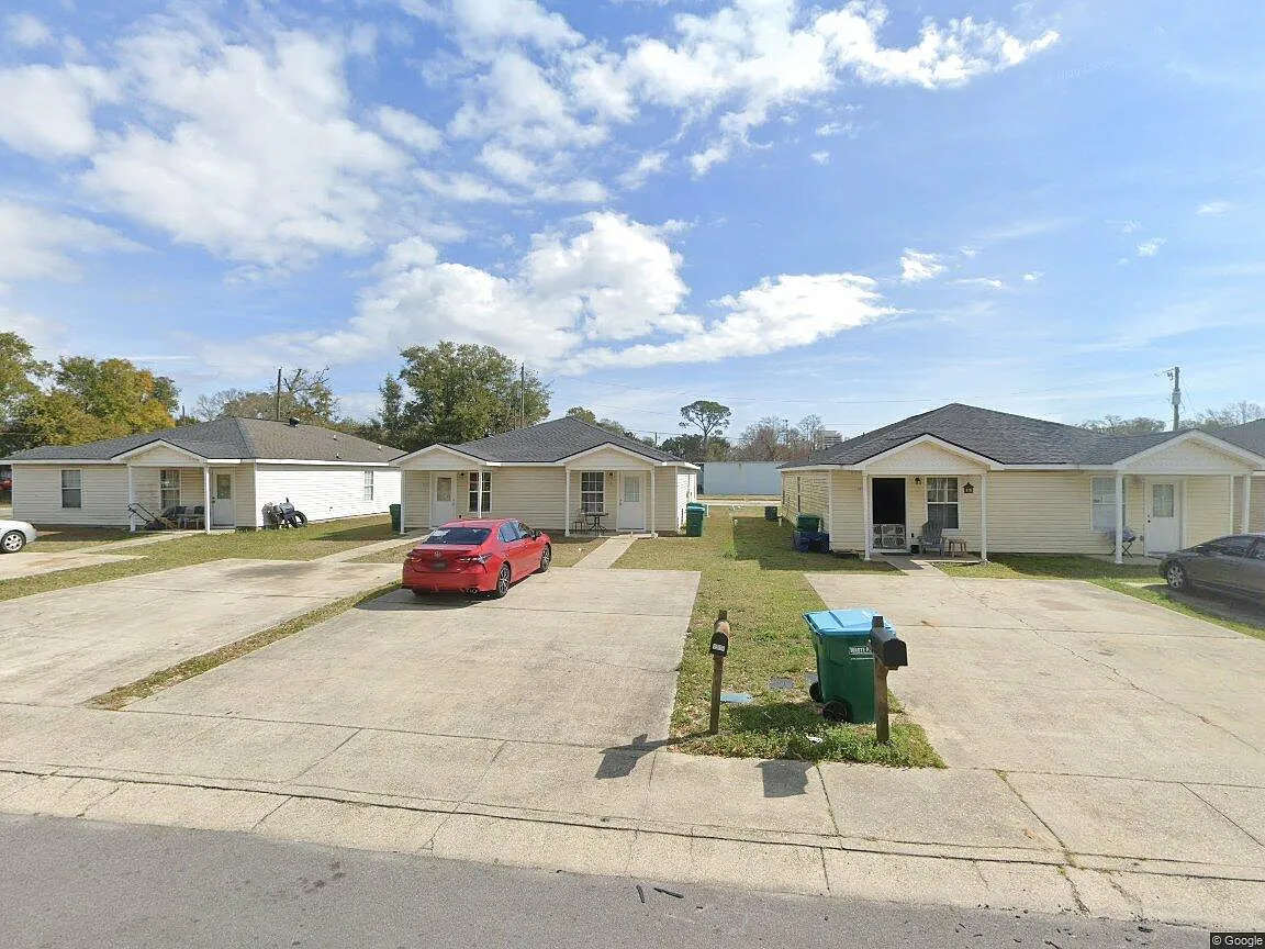 2 bed, 899 sqft, $1,300 — Photo 1