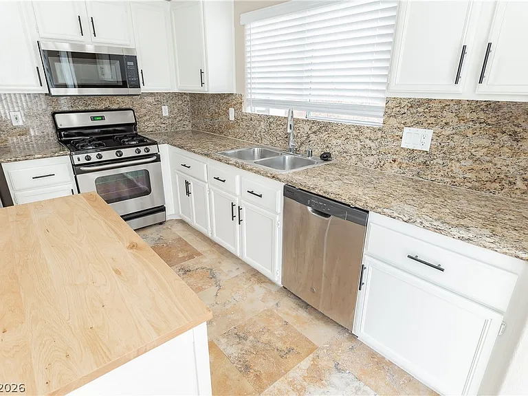 11705 Grotta Azzurra Ave — Photo 16
