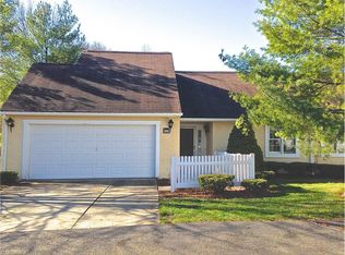 888 Knollcrest Ct, Akron, OH