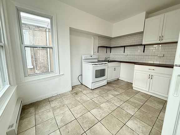 5th image of 636 W Lafayette St Floor 2