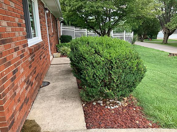 2nd image of 44 Edge Hill Ln