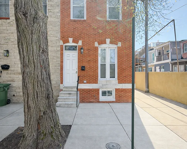 3201 E Fairmount Ave — Photo 1