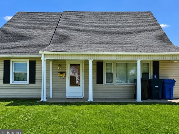 38 Mayapple Ln, Willingboro, NJ 08046