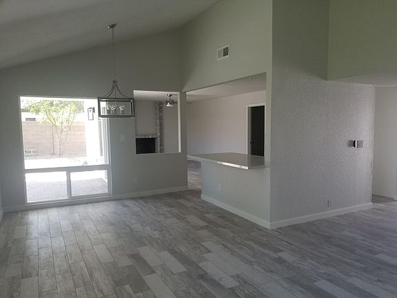 3rd image of 14635 N 49th Pl