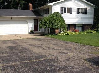 869 Chickasaw Dr, Mason, MI