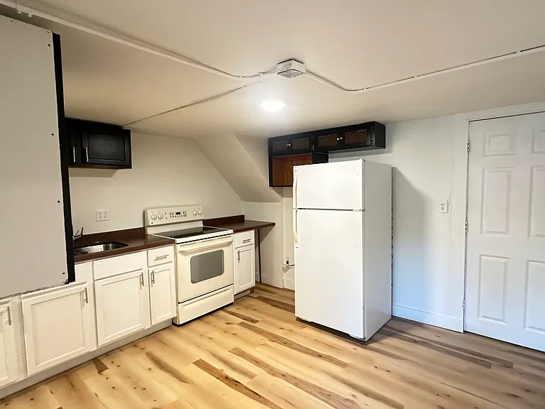 911 3rd Ave N #1 — Photo 3