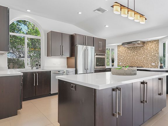 ISLAND KITCHEN STAINLESS APPLIANCE