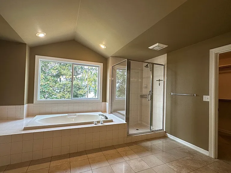 20307 NE 15th Pl — Photo 18