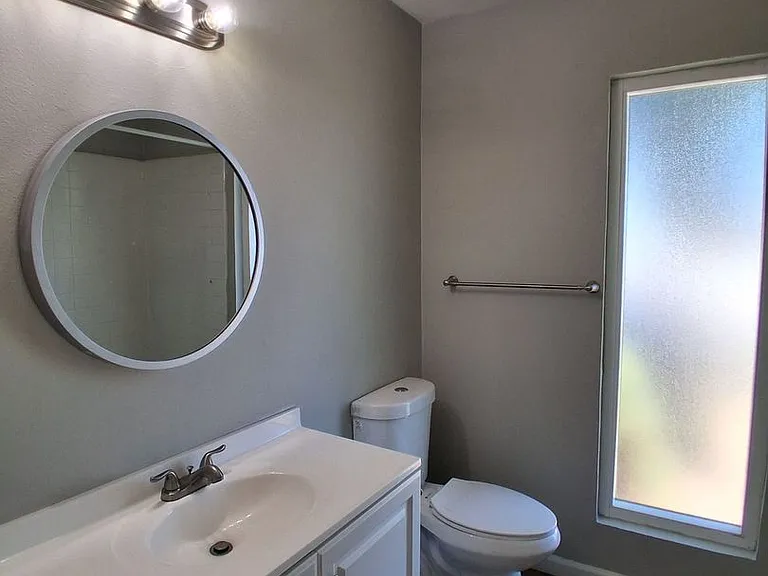 3319 E. Fairmont Ave. — Photo 17