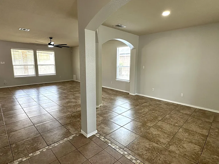 2303 Scott Dr — Photo 6