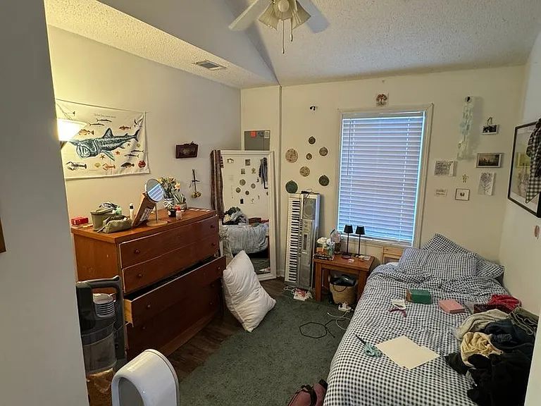 1429 E Broad St — Photo 12