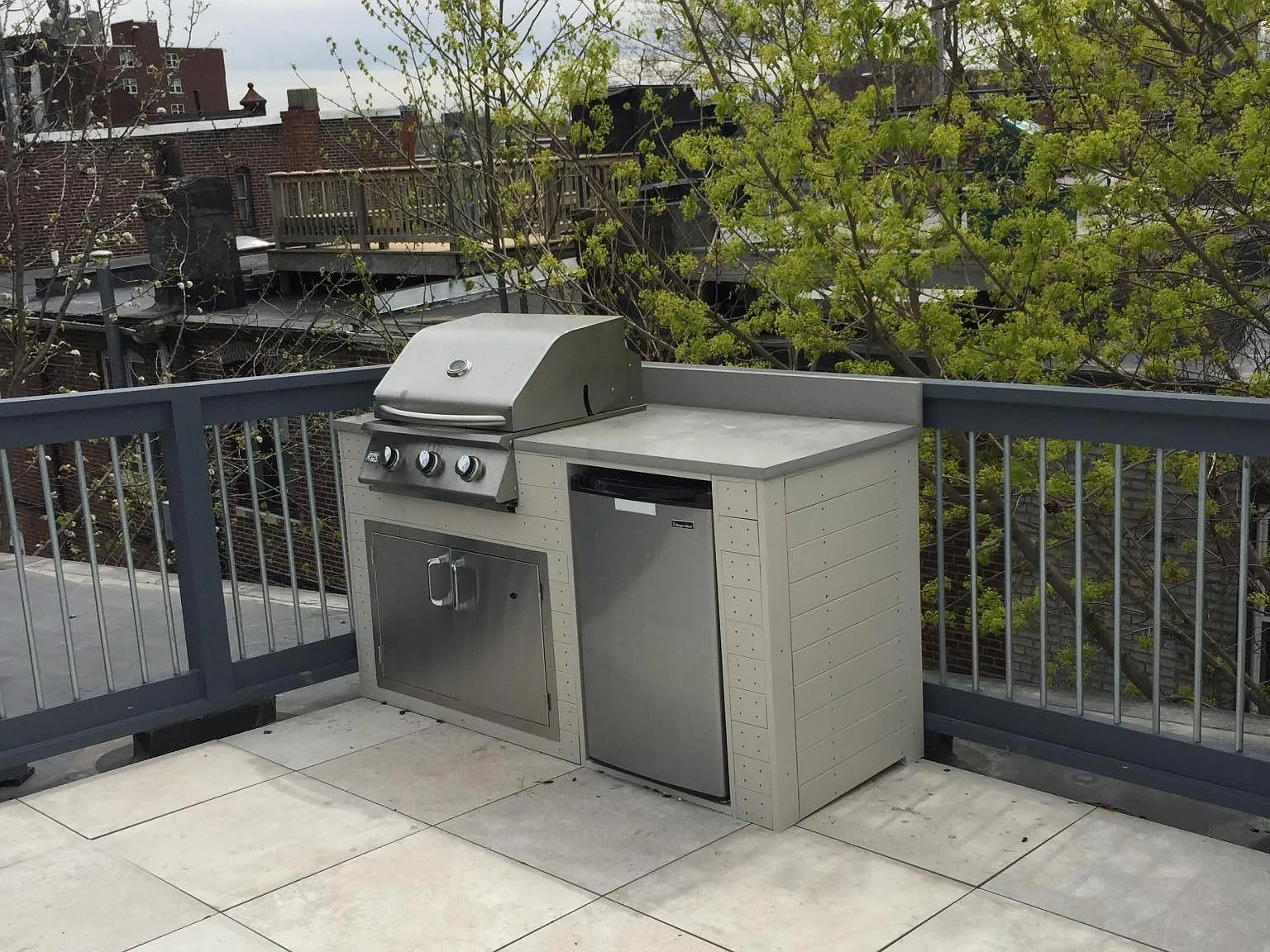 2 bed, 2.5 bath, 9999 sqft, $3,900 — Photo 3