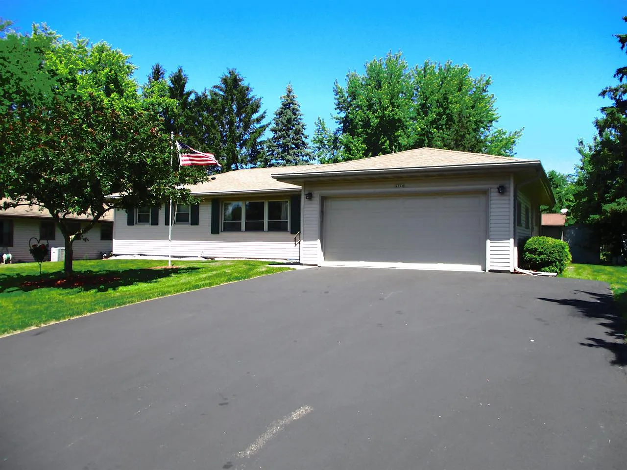 4376 Sequoia Drive photo 1