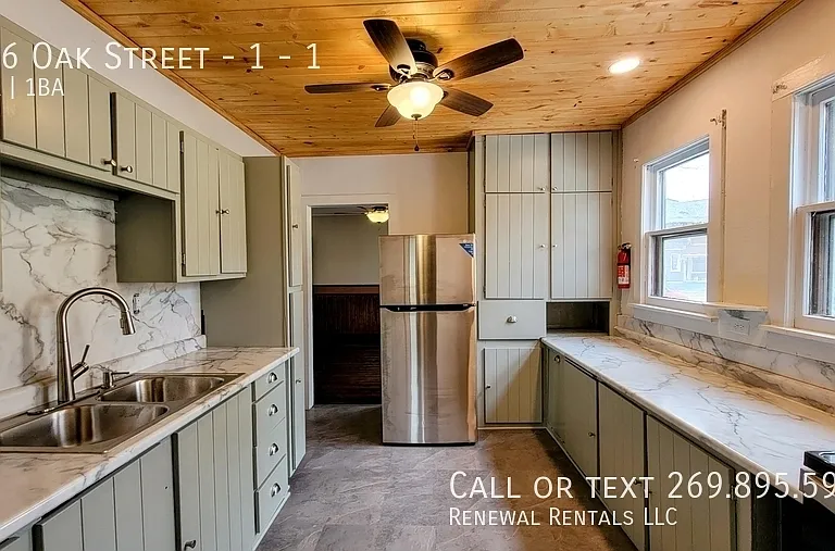 206 Oak St #1 — Photo 1