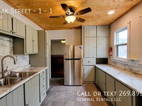 206 Oak St #1