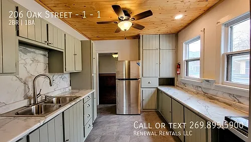 206 Oak St #1 Photo 1
