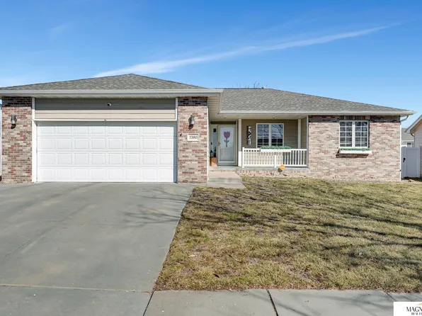 5380 Mission Ln, Lincoln, NE 68521