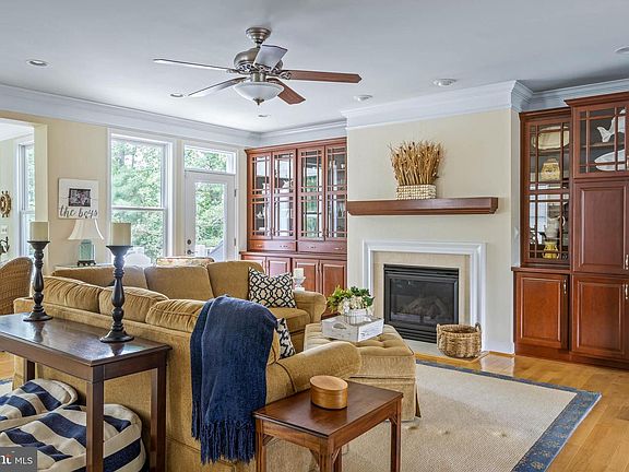 5th image of 11861 Man O War Ln