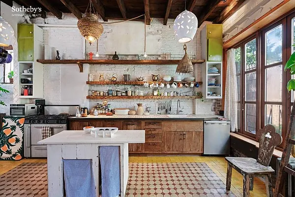 Rented by Sotheby's International Realty | media 12