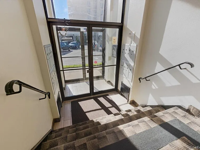 475 W Broadway #B2 — Photo 3