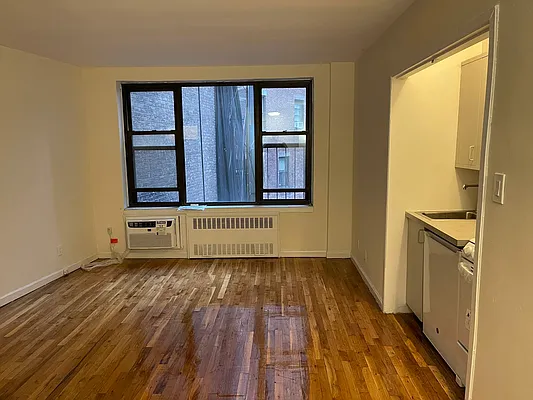 Rented by Eric Goodman Realty Corp | media 11