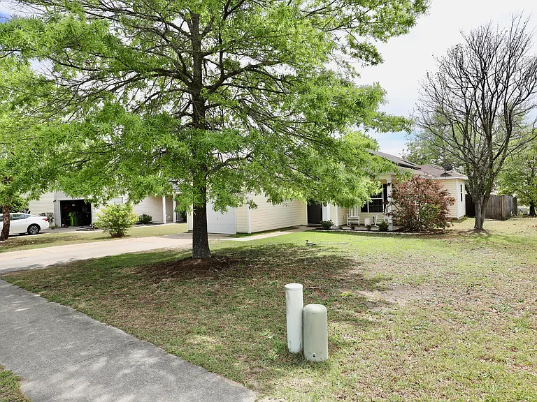 1116 Waverly Place Dr — Photo 4