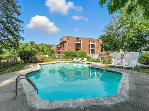 5 Washington St APT A1, Reading, MA 01867