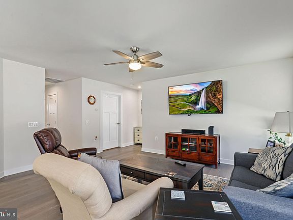 5th image of 7605 Loughton Ln