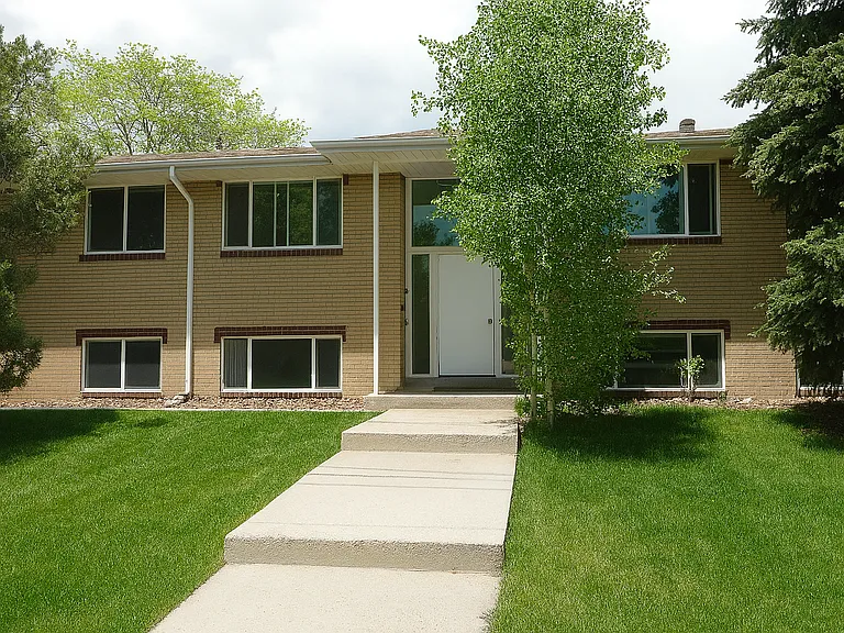 Welcome to 1020 8th Street Comfortable Living in the Heart of Golden — Photo 2