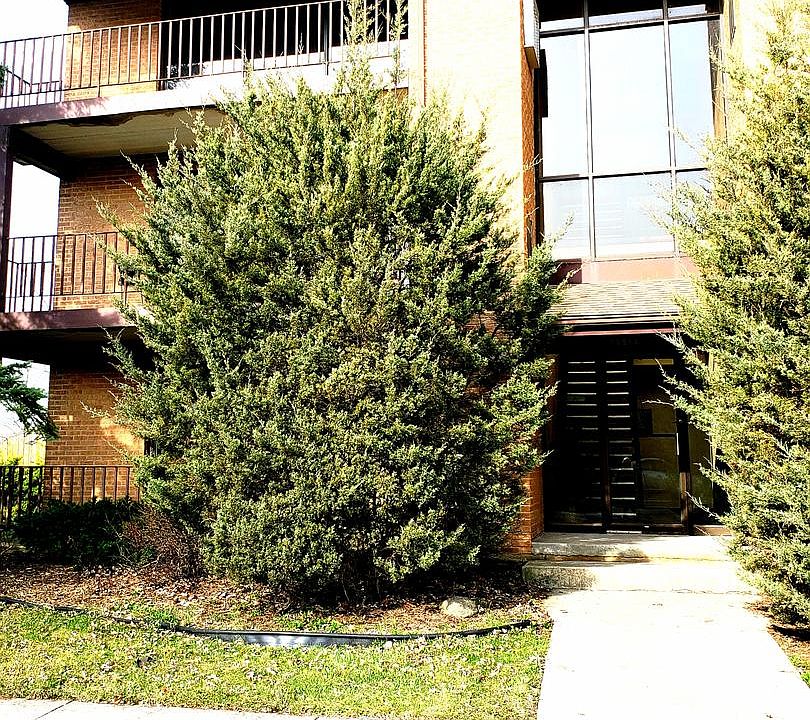 1st image of 19514 Lake Shore Dr APT 1S