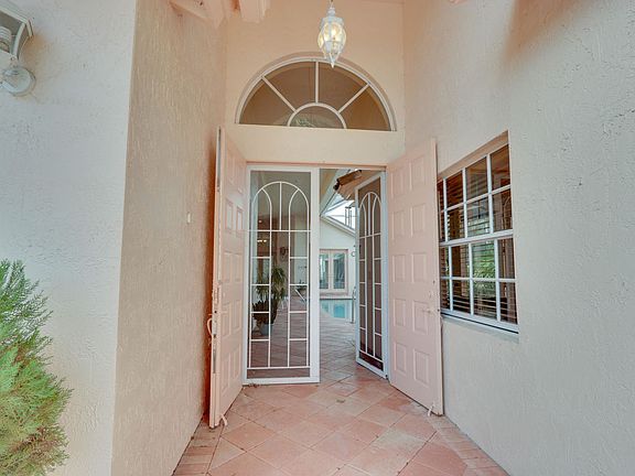 2nd image of 10710 Greenbriar Villa Dr