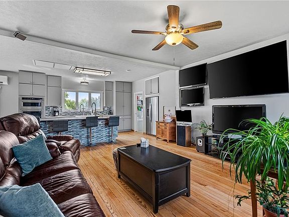 5th image of 4237 Lakeview Dr