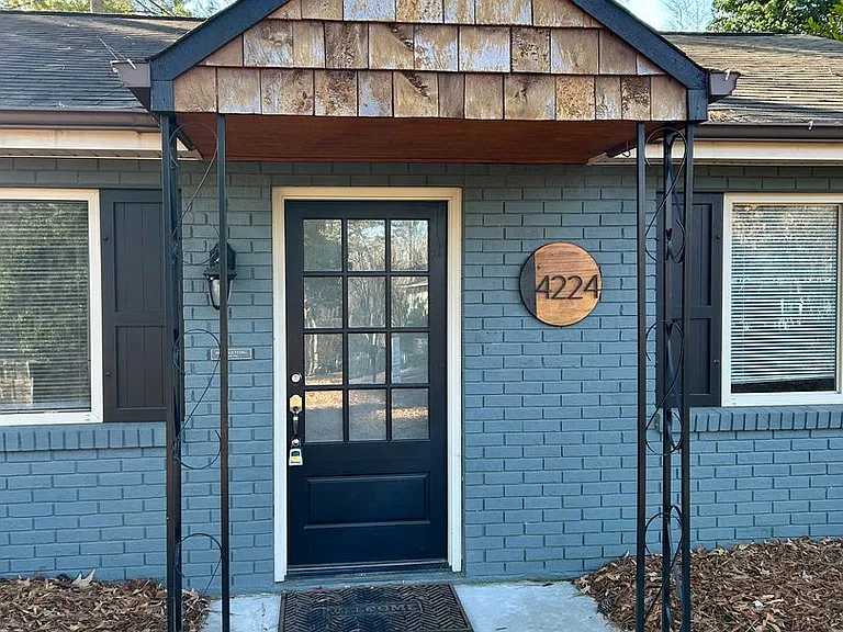 4224 Victory St — Photo 2