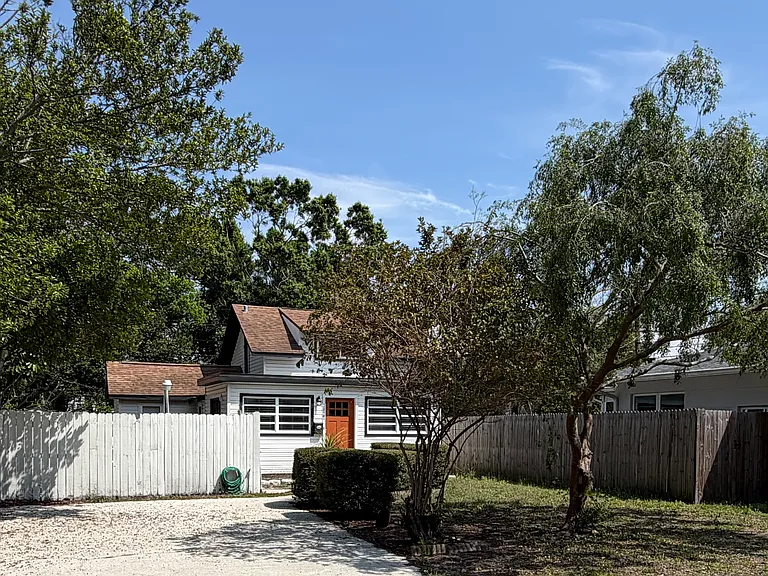 3027 Melton St N — Photo 3