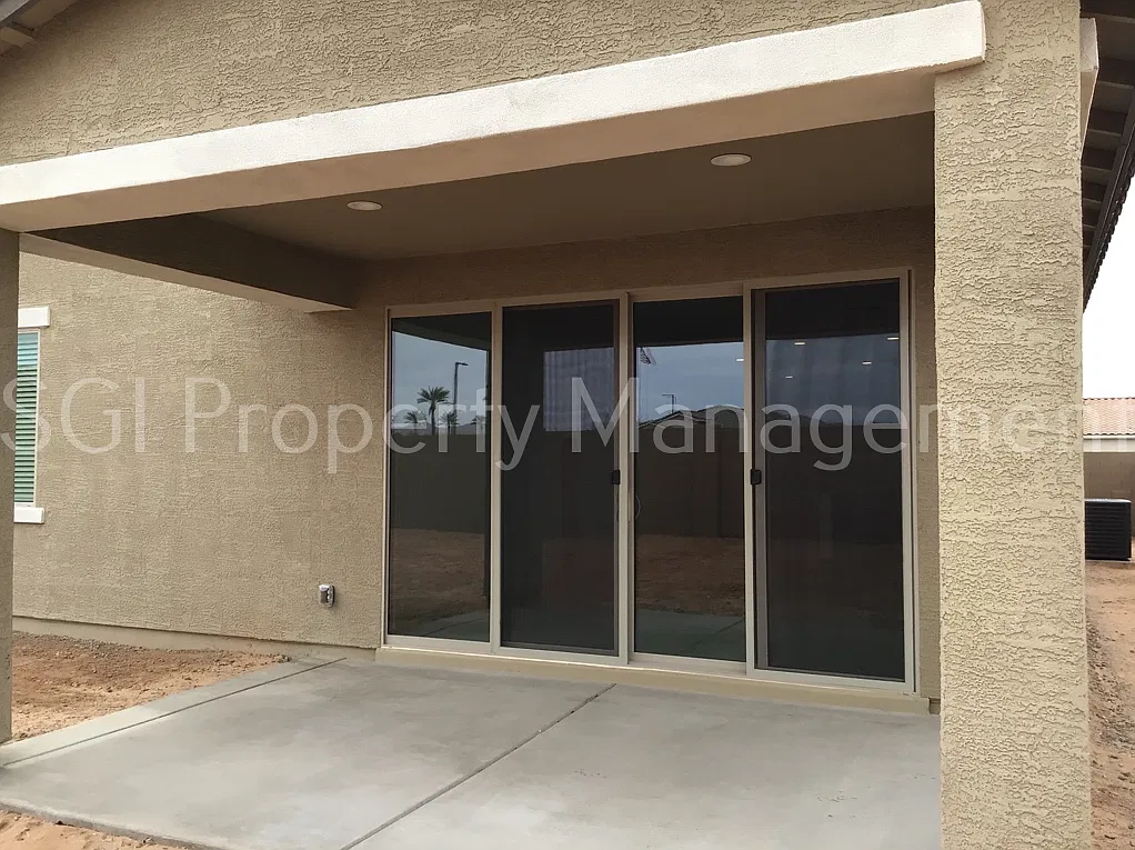 Casa Grande Home With Over 2,000 Sq Ft! — Photo 3