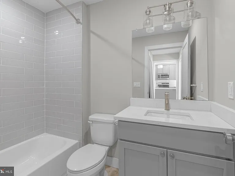 1935 N 2nd St #202 — Photo 21