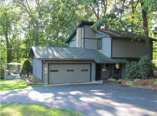 26 W Patricia Dr, Transfer, PA 16154