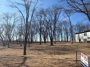 1493 S Stonewood Dr, West Des Moines, IA 50266