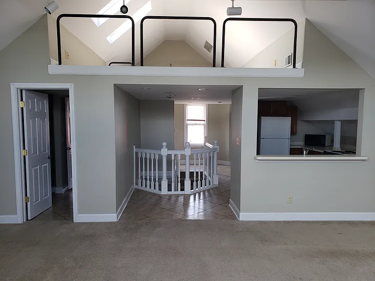 725 E Saint Clair St #5 — Photo 7