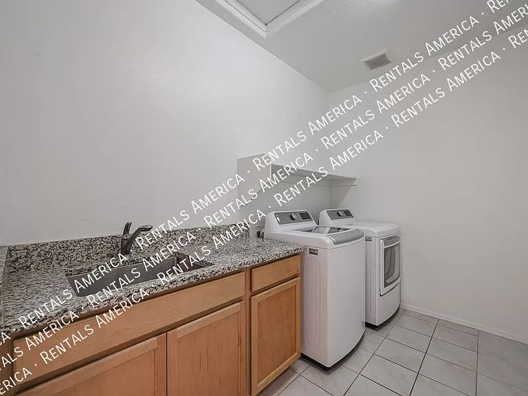 7513 W Illini St — Photo 21