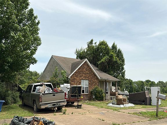 3rd image of 400 Hollybrook Point