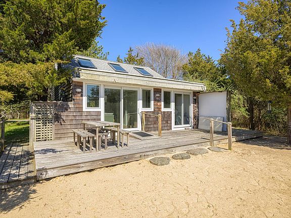 5th image of 40 Beach Ave