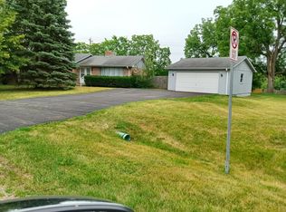 433 Hickory Haven Dr E, Gurnee, IL 60031