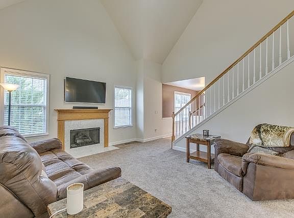 5th image of 411 Spring Hill Dr