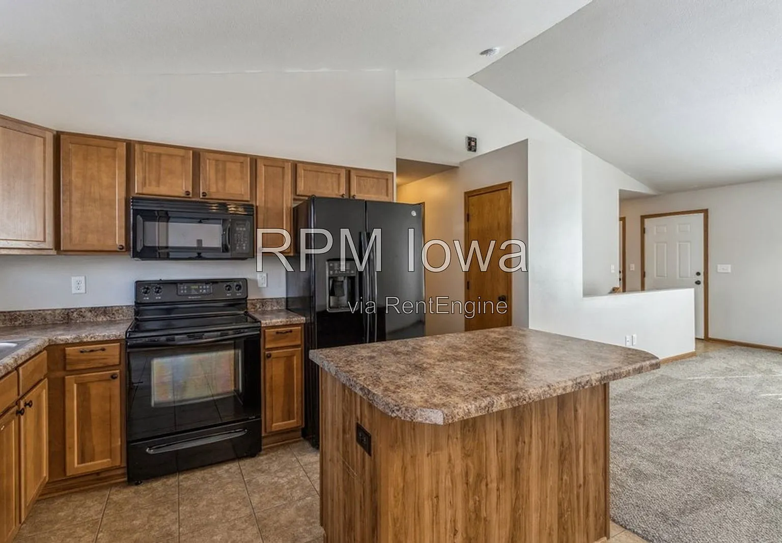 4 bed, 3.0 bath, 1988 sqft, $2,395 — Photo 3