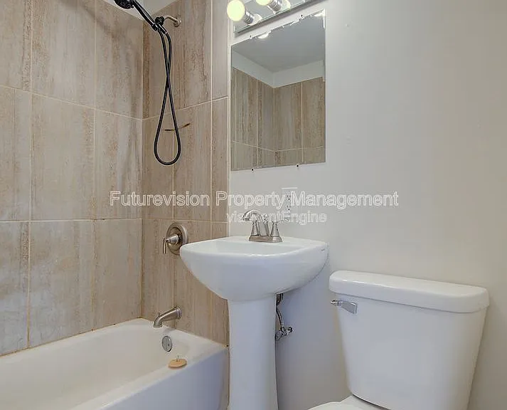 1512 N May St — Photo 9
