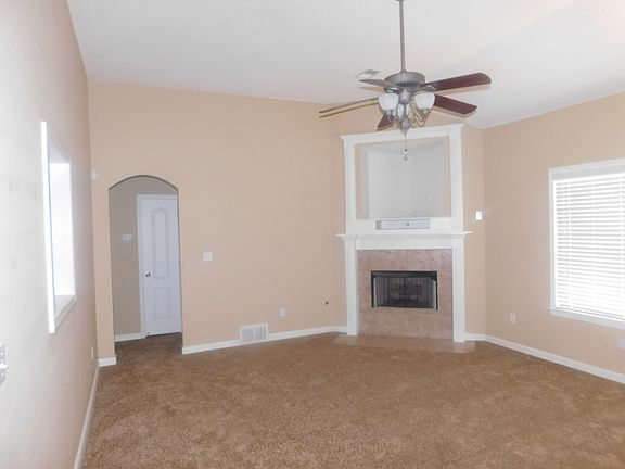 986546 _ Livingroom _05102016